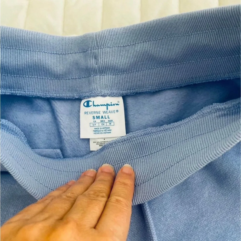 Champion shorts from Urban Outfitters - Picture 3 of 4